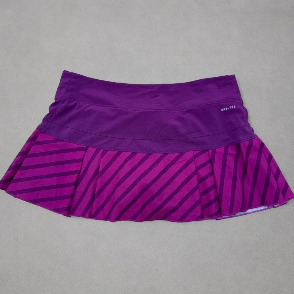 Nike purple tennis skort with diagonal stripes in shades of purple, size M